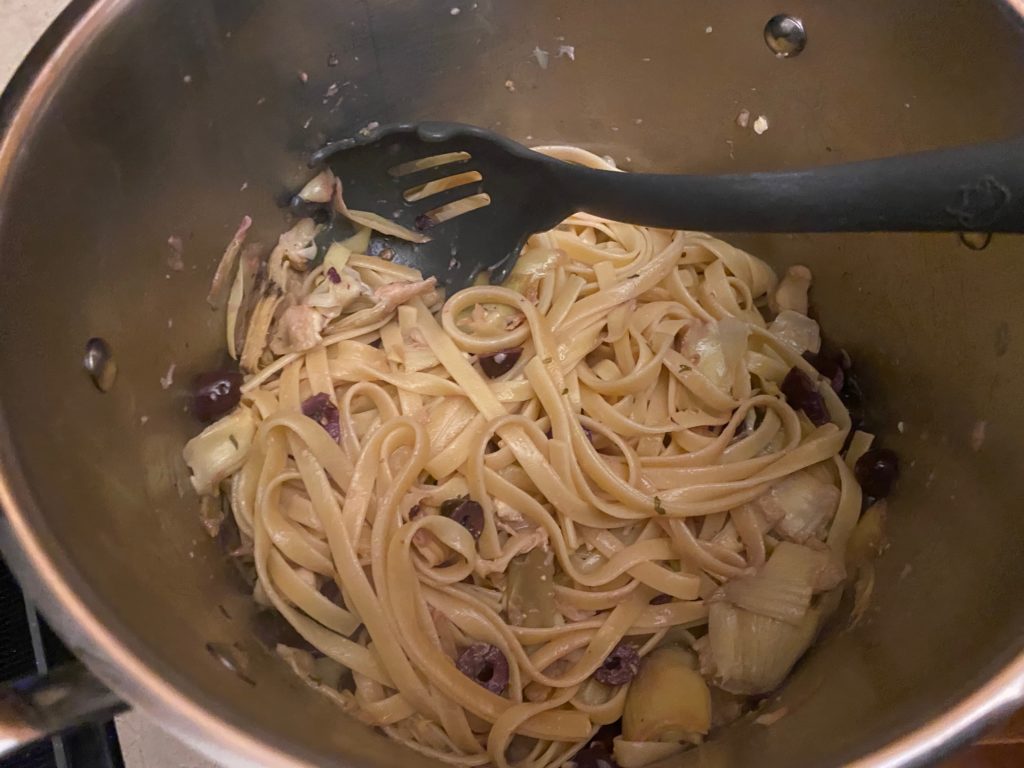 Artichoke, Kalamata and Prosciutto Pasta in pot